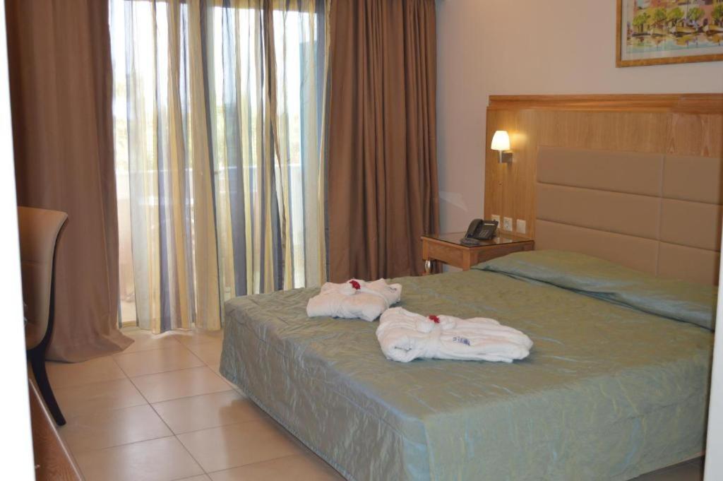 Resort Natura Park Village &